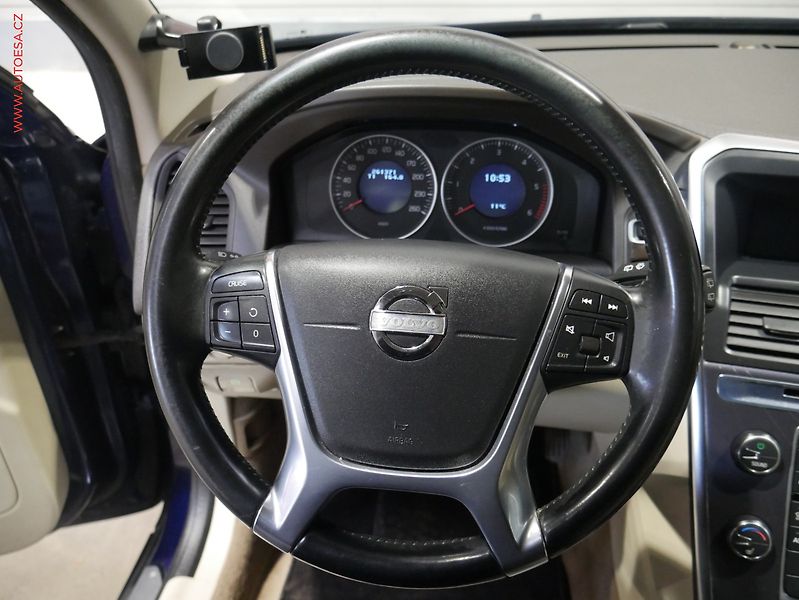 Volvo XC60 (2013) 2.4d 4x4, ČR, Xenon, kůže - fotka 12 z 15