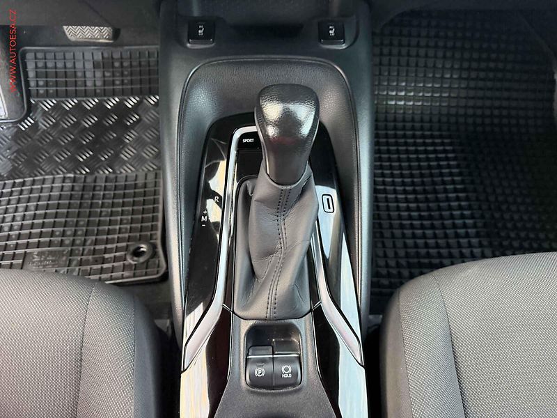 Toyota Corolla (2022) 1.5 V VT-i, 2.maj, Dynamic - fotka 15 z 18