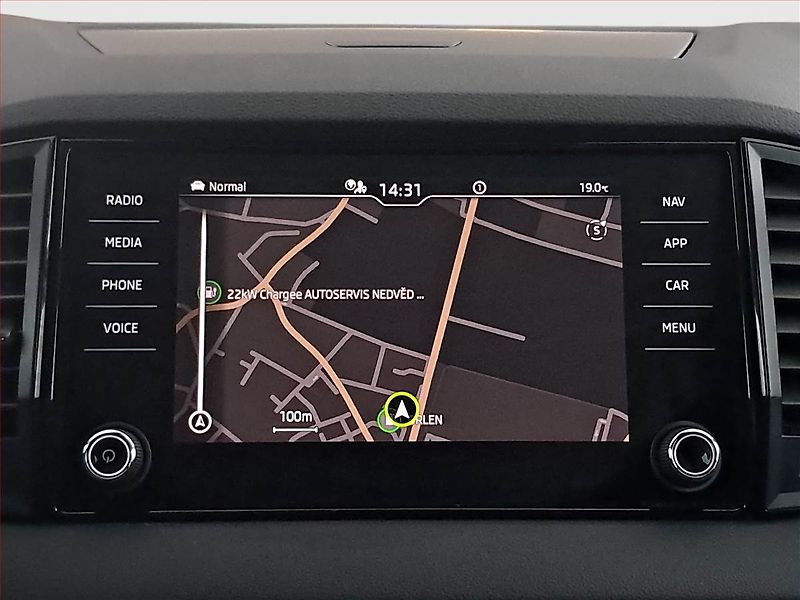 Škoda Karoq (2022) Sportline 2.0 TSI - fotka 21 z 22
