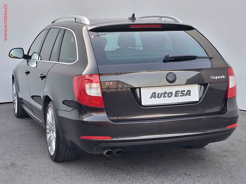 Škoda Superb (2012) 2.0TDi, DSG, bixenon - fotka 6 z 22