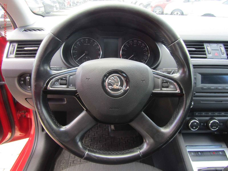 Škoda Octavia (2013) 1.6TDi 4x4, ČR, Elegance - fotka 16 z 19