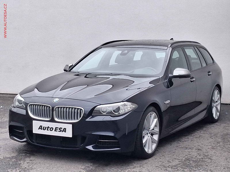 BMW Řada 5 (2015) 3.0 D M550d xDrive, AT, kůže - fotka 3 z 22