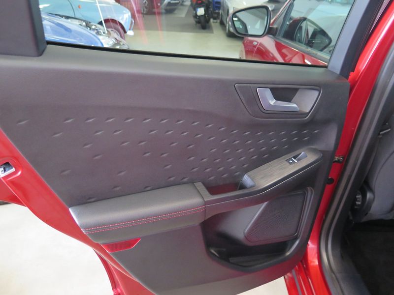 Ford Kuga (2021) 1.5TDCi,navi,360°,ST Line - fotka 31 z 50