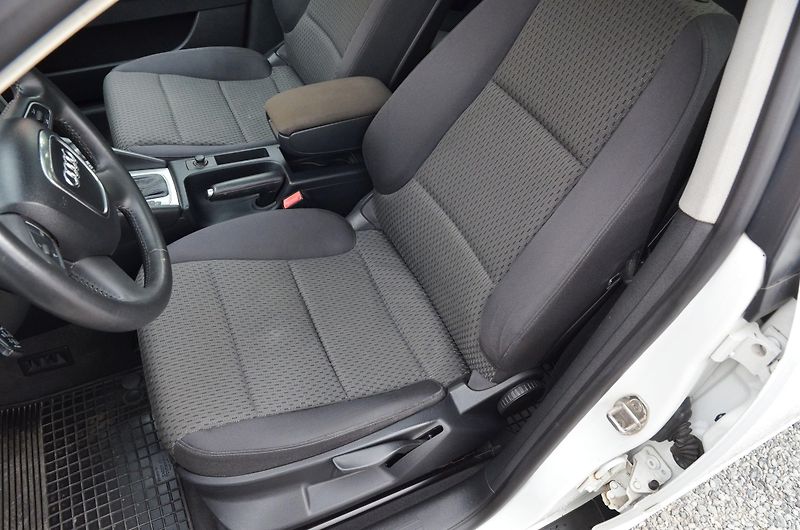 Audi A3 (2009) 2.0 TDi 103kW DSG PANORAMA - fotka 19 z 31