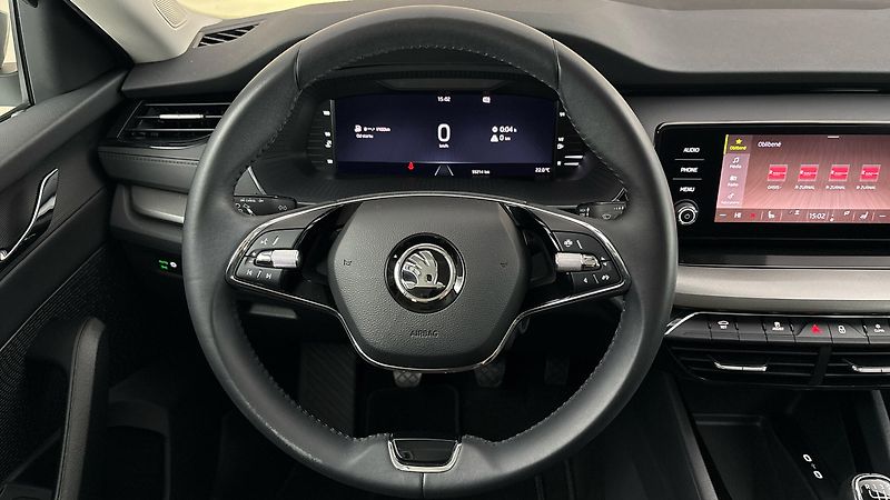 Škoda Octavia 2.0 TDI Ambition Combi - fotka 9 z 23
