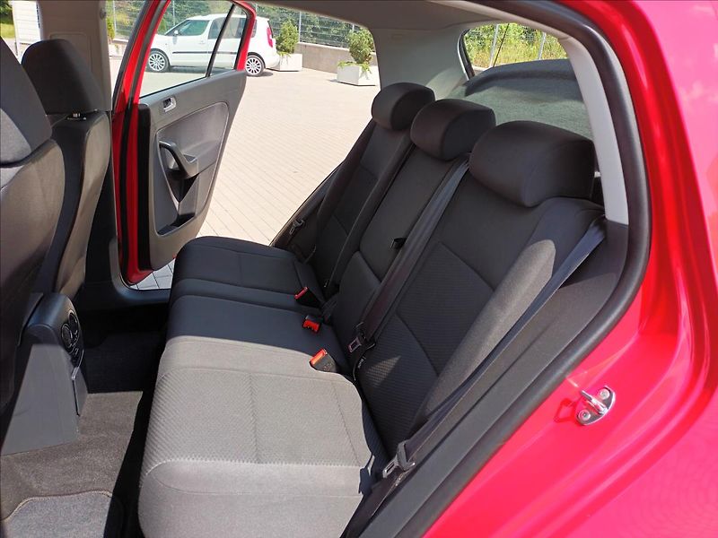 Volkswagen Golf Plus 1,6 TDI,66KW,SERVISKA,TAŽNÉ - fotka 18 z 39