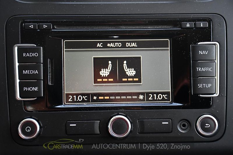 Volkswagen Touran 2.0TDi CROSS NAVI VÝHŘEV - fotka 40 z 48