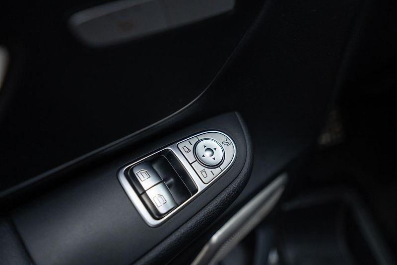 Mercedes-Benz Ostatní V300d 4MATIC 176 kW - fotka 16 z 32