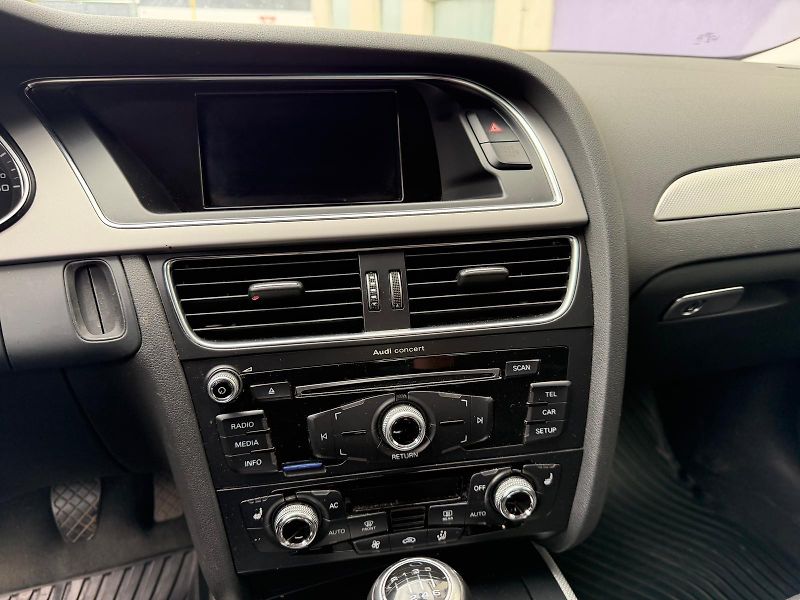 Audi A4 2,0 TDi Quattro /1.maj./ ČR /  - fotka 28 z 30