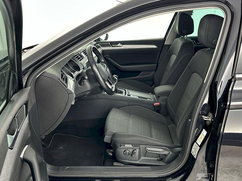 Volkswagen Passat (2022) Business 2.0 TDI 110kW - fotka 7 z 30