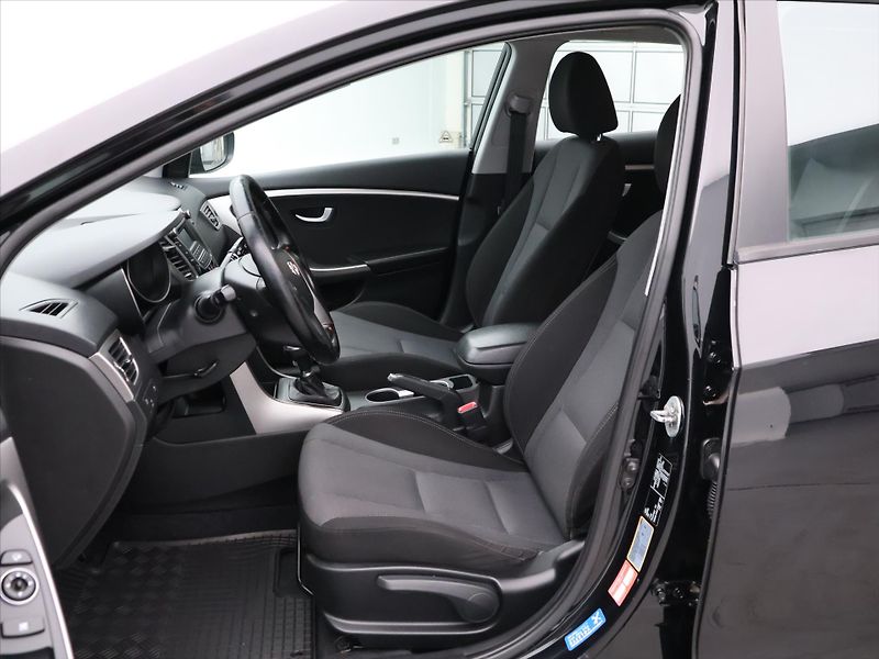 Hyundai i30 1,6 CRDi 81kW Trikolor - fotka 10 z 28