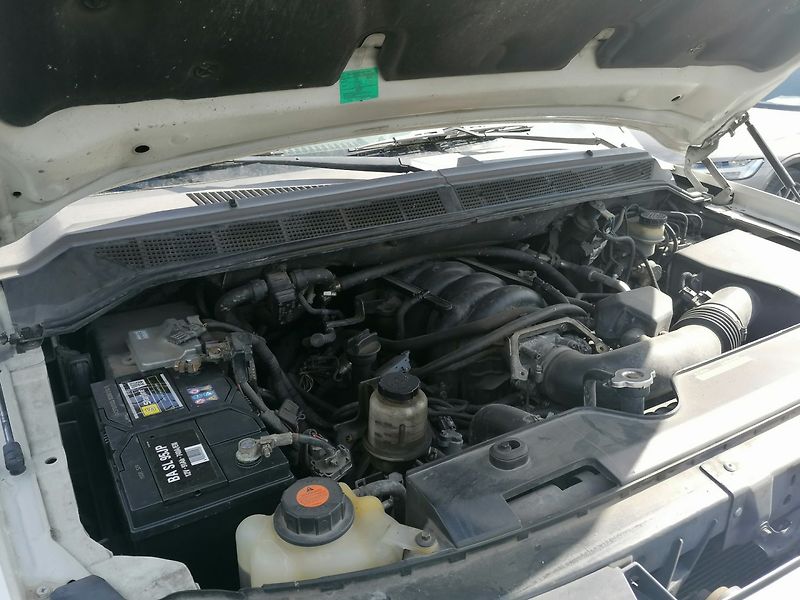 Nissan Armada (2008) 5.6 V8 SE LPG 7-míst - fotka 21 z 22