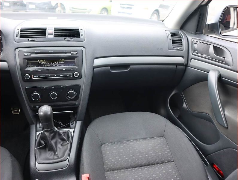 Škoda Octavia (2012) 1.6 TDI, Tempomat - fotka 8 z 16