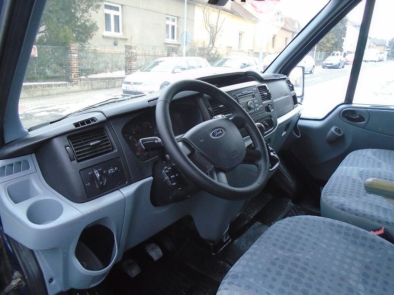 Ford Transit (2011) 2.2 TDCi L2H1 9 míst 5 dveří - fotka 21 z 30