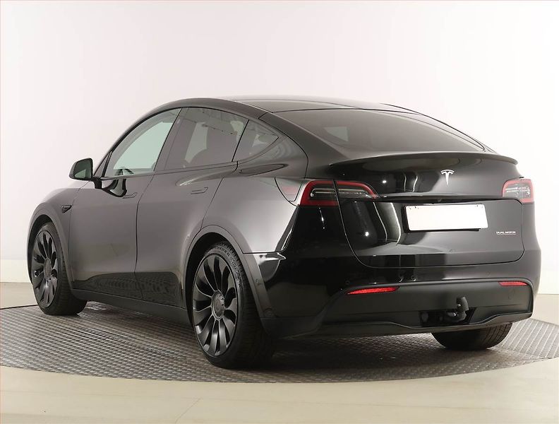 Tesla Model Y (2022) Long Range AWD 79kWh, SoH 91% - fotka 4 z 33