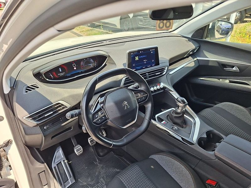 Peugeot 3008 ACTIVE 1,5 BHDI 130k M6 - fotka 13 z 24