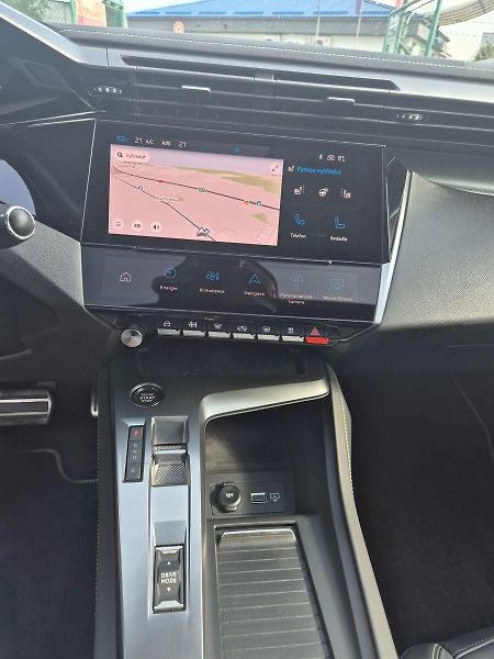 Peugeot 308 GT Hybrid 225 e-EAT8, CZ, 1. m - fotka 17 z 25
