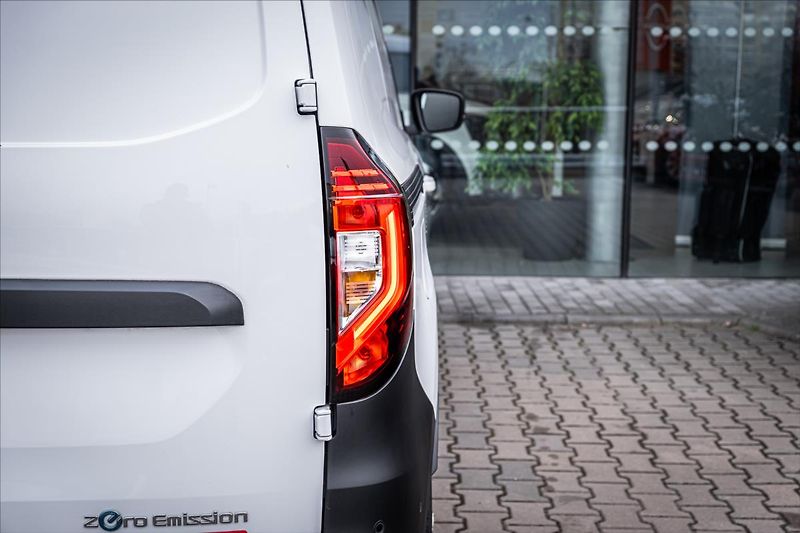 Nissan Townstar 0,0 EV VAN 45 kWh L2 TEKNA - fotka 19 z 33