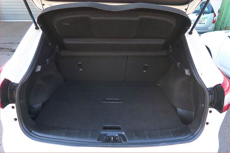 Nissan Qashqai (2014) 1.5 dCi, Navi, Tempomat - fotka 14 z 15