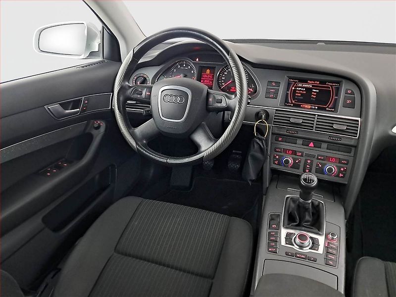 Audi A6 (2004) 2.4, Xenony, Tempomat - fotka 7 z 17