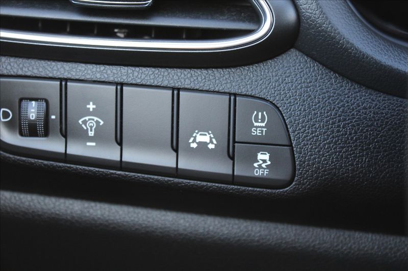 Hyundai i30 1,4 T-GDI  NOVÉ V ČR,1.MAJITEL - fotka 21 z 41