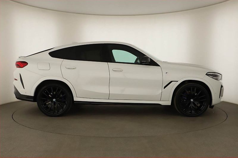 BMW X6 (2022) xDrive40i, ACC, Výhřev, Kamera - fotka 6 z 28