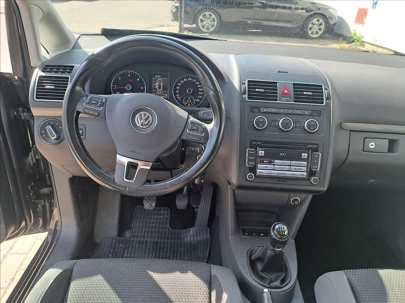 Volkswagen Touran 1,6 TDI Comfortline - fotka 22 z 43