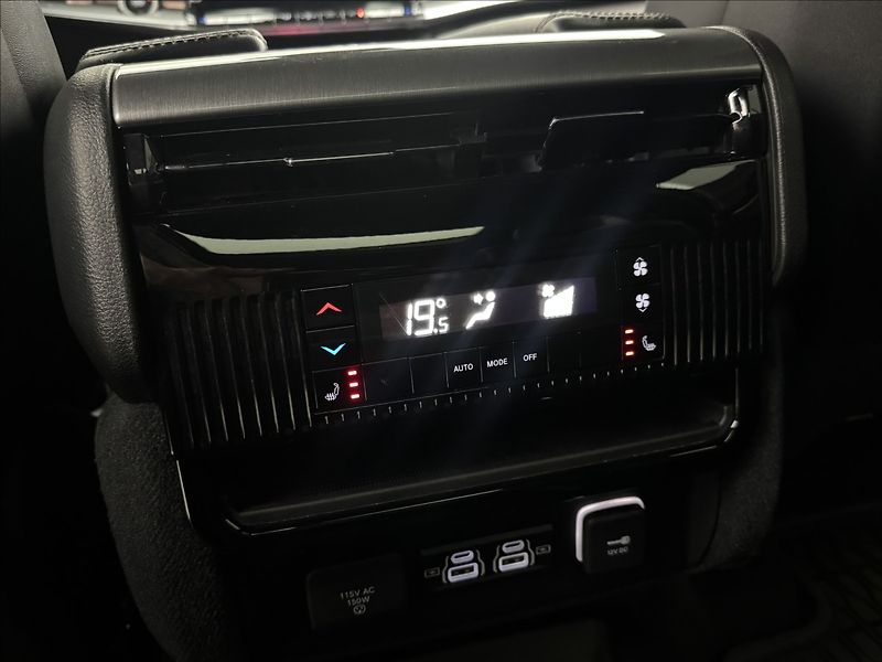Jeep Wagoneer 5,7 V8 VZDUCH 7-MÍST DPH 360° - fotka 48 z 60