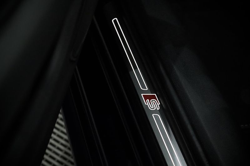 Audi A4 2.0 TFSI ultra 140 kW S line - fotka 44 z 49