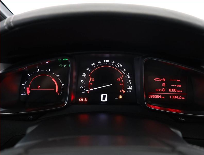 Citroën DS5 (2015) 2.0 BlueHDI, Automat, ČR,1.maj - fotka 9 z 21