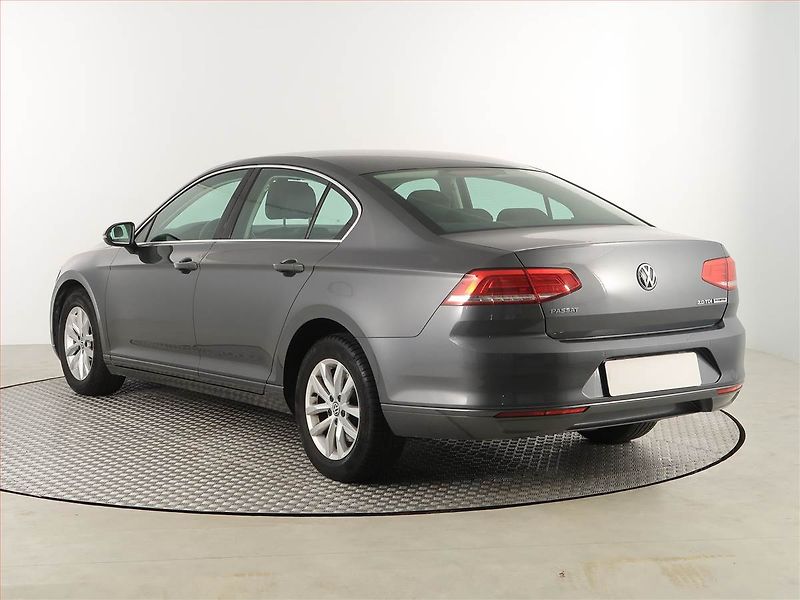 Volkswagen Passat (2016) Business 2.0 TDI, Automat - fotka 4 z 18