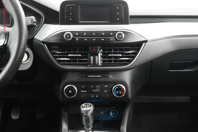 Ford Focus (2018) 1.5 TDCi, ČR, autoAC - fotka 13 z 22