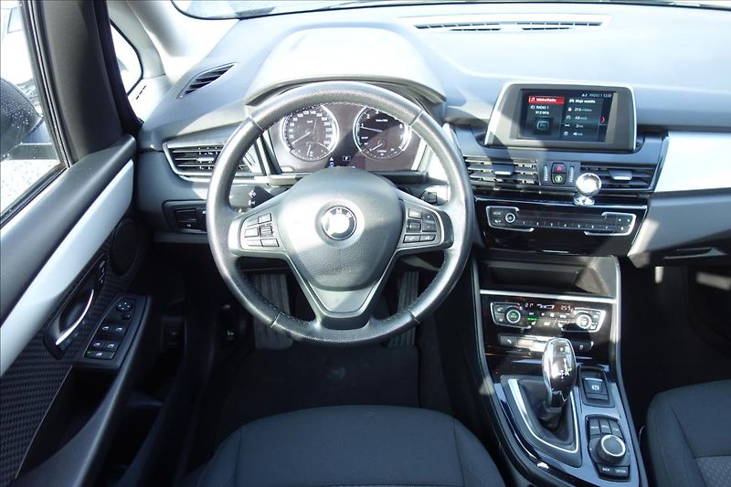 BMW Řada 2 218i,1 MAJ.,SERV.KN.,7MÍST. - fotka 23 z 43