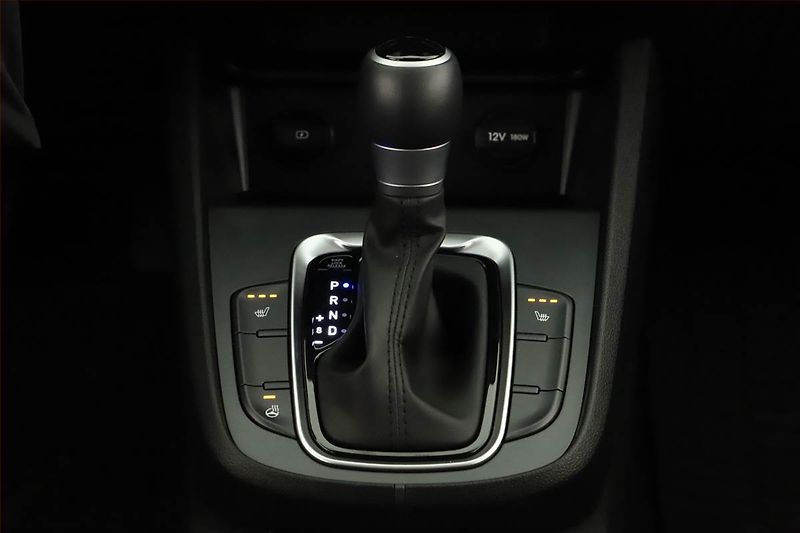 Hyundai Kona (2023) Smart Hybrid - fotka 12 z 14