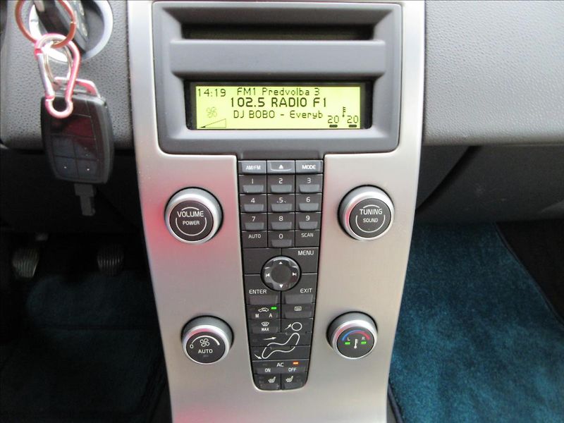 Volvo C70 2,0 D, Navi, Kůže, Xenon - fotka 24 z 28