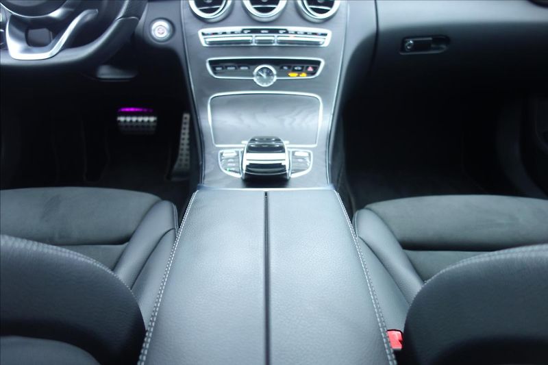 Mercedes-Benz Třídy C 220 CDi,ČR,1 MAJ.,4M,AMG. - fotka 25 z 43