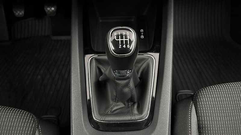 Škoda Octavia 2.0 TDI Ambition Combi - fotka 22 z 24