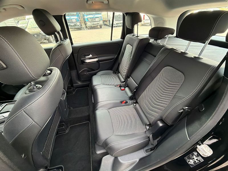 Mercedes-Benz GLB 180d - fotka 27 z 32