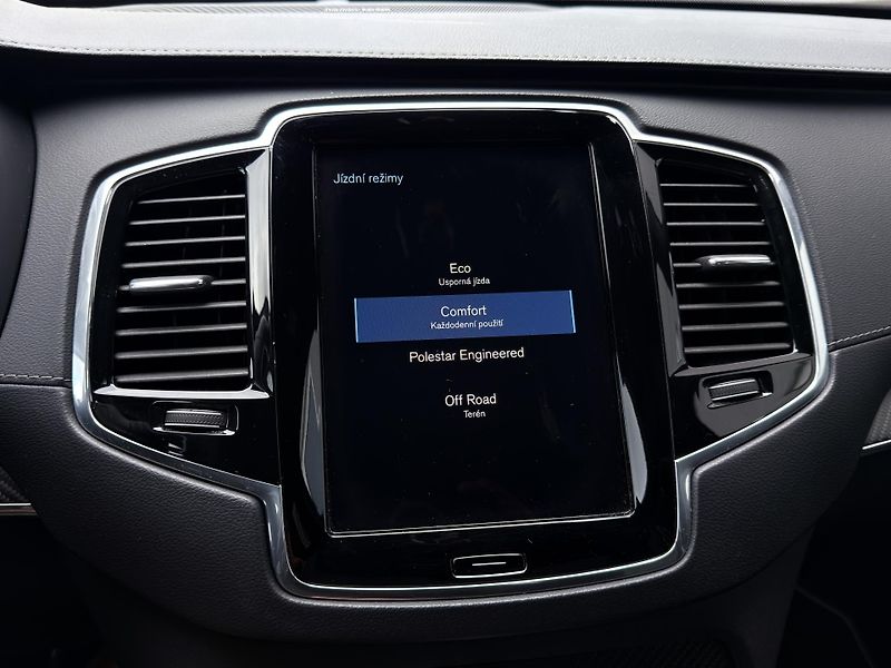 Volvo XC90 D5 AWD R-DESIGN PRO // VZDUCH  - fotka 34 z 60