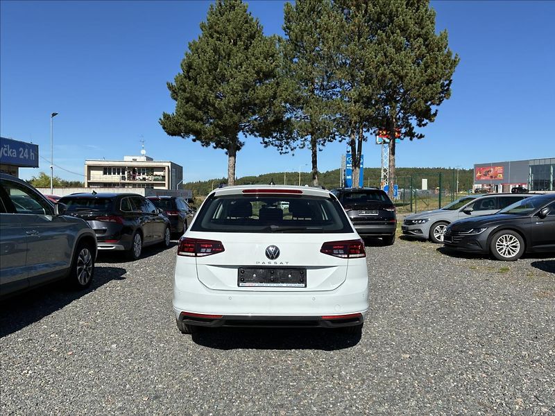 Volkswagen Passat 2,0 TDI TAŽNÉ KAMERA KEYLESS - fotka 8 z 26