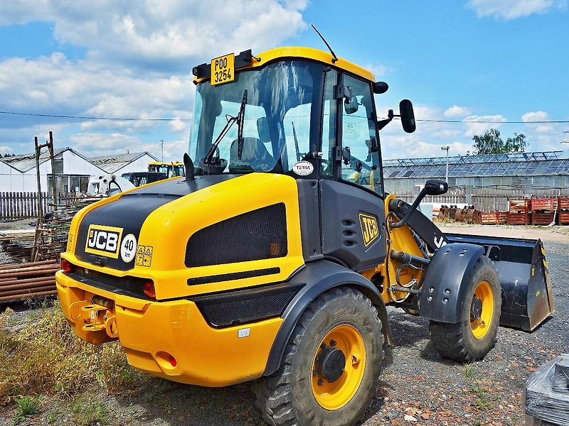 JCB (2017) JCB 409 T4 - fotka 2 z 3