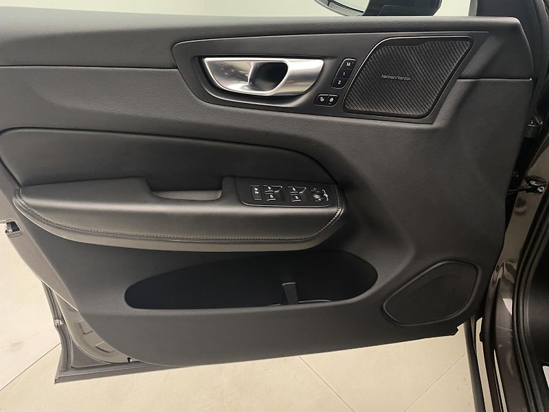 Volvo XC60 B5 AWD DARK PLUS AUT - fotka 7 z 53