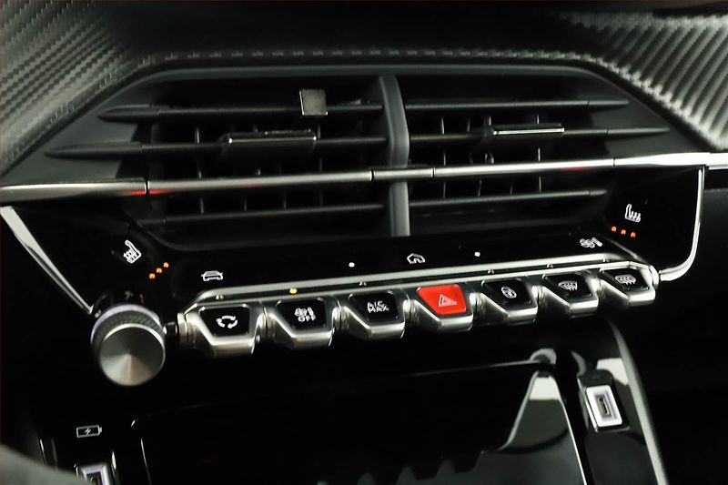 Peugeot 208 (2024) 1.2 PureTech, ČR,1.maj - fotka 12 z 14