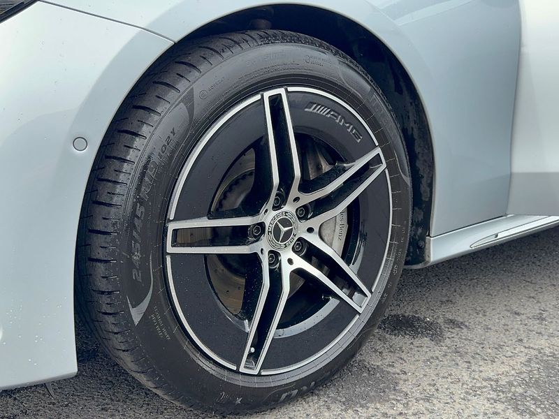 Mercedes-Benz Třídy E E 220 d 4MATIC AMG - fotka 26 z 39