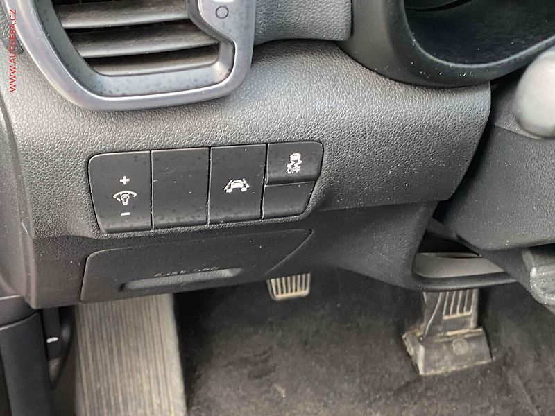 Kia Sportage (2017) 1.7 CRDi, 2.maj,ČR, Navi - fotka 13 z 16