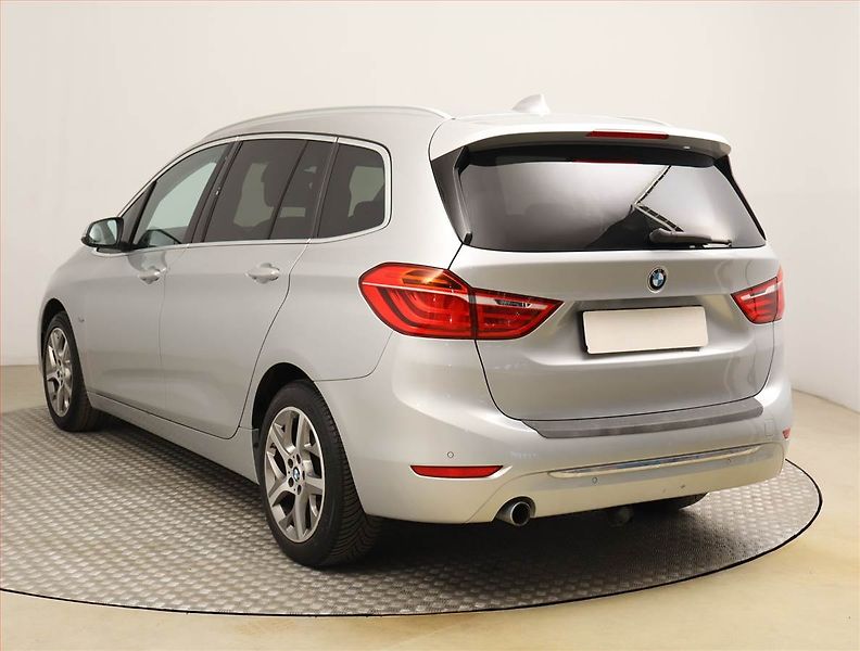 BMW Řada 2 (2017) Luxury Line 218d Gran Tourer - fotka 4 z 26