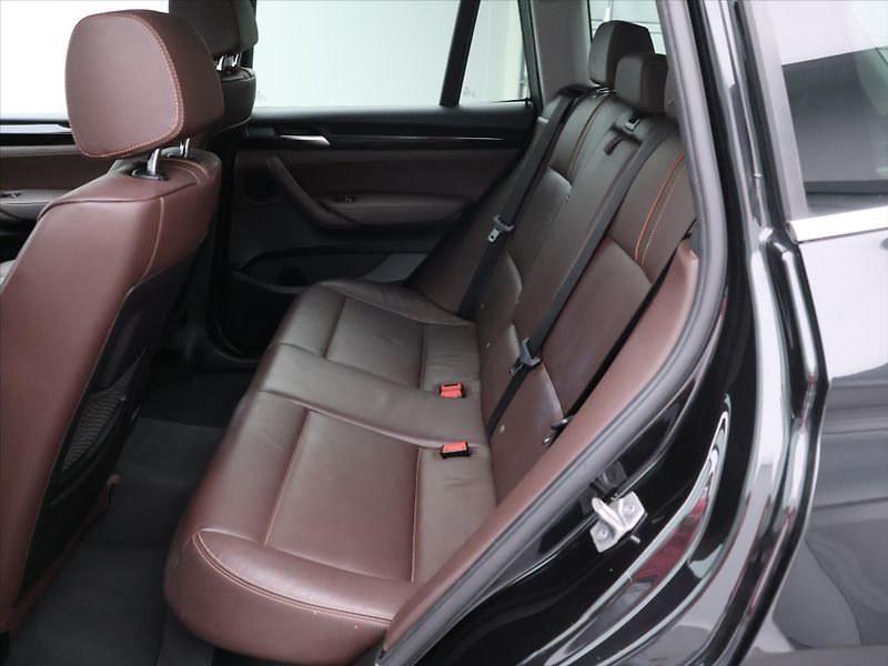 BMW X3 2,0 xDrive20i 135kW X-line DPH - fotka 15 z 32
