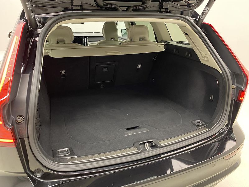 Volvo V60 B4 DARK PLUS AUT CZ - fotka 6 z 51