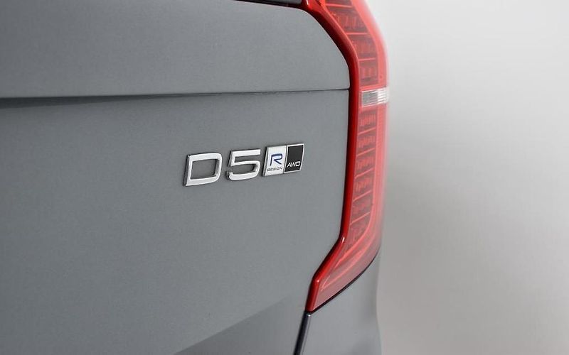 Volvo XC90 (2019) Volvo XC90 R-Design AWD | B&W  - fotka 6 z 31