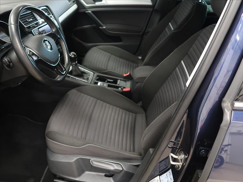 Volkswagen Golf 1,4 TSI 1.majitel - fotka 11 z 33